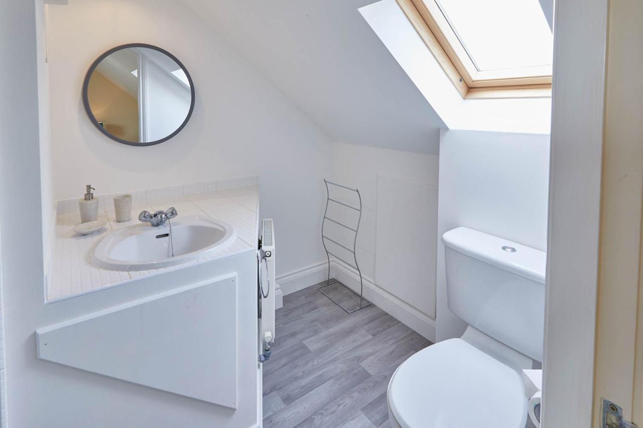 Host & Stay - The Railway Retreat Whitby Bagian luar foto