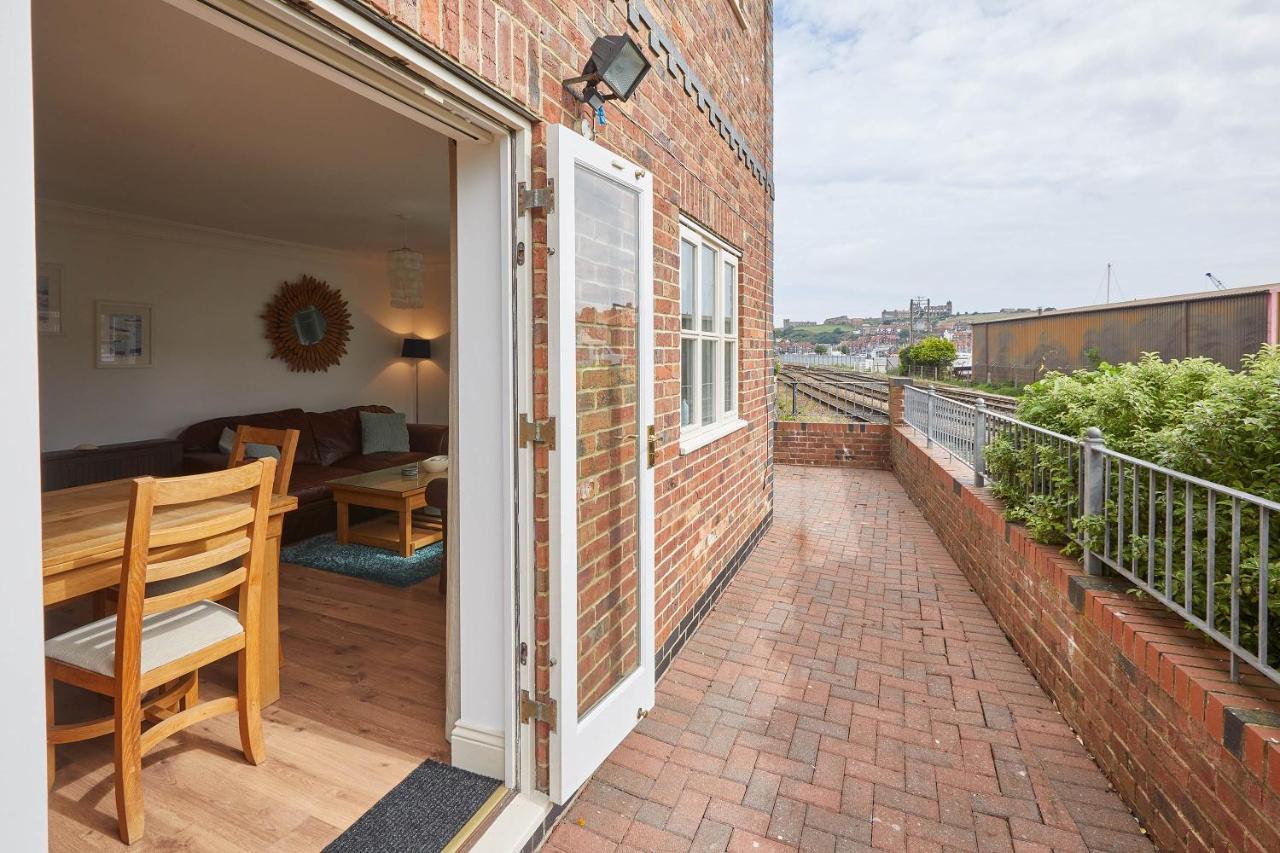 Host & Stay - The Railway Retreat Whitby Bagian luar foto